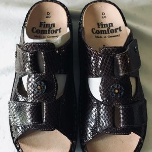 Finn Comfort Paytatta in Cappuccino. US 9. EU 40